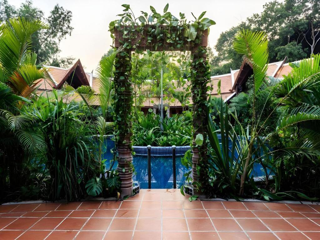 Angkor Village Resort & Spa Сиемрип Экстерьер фото